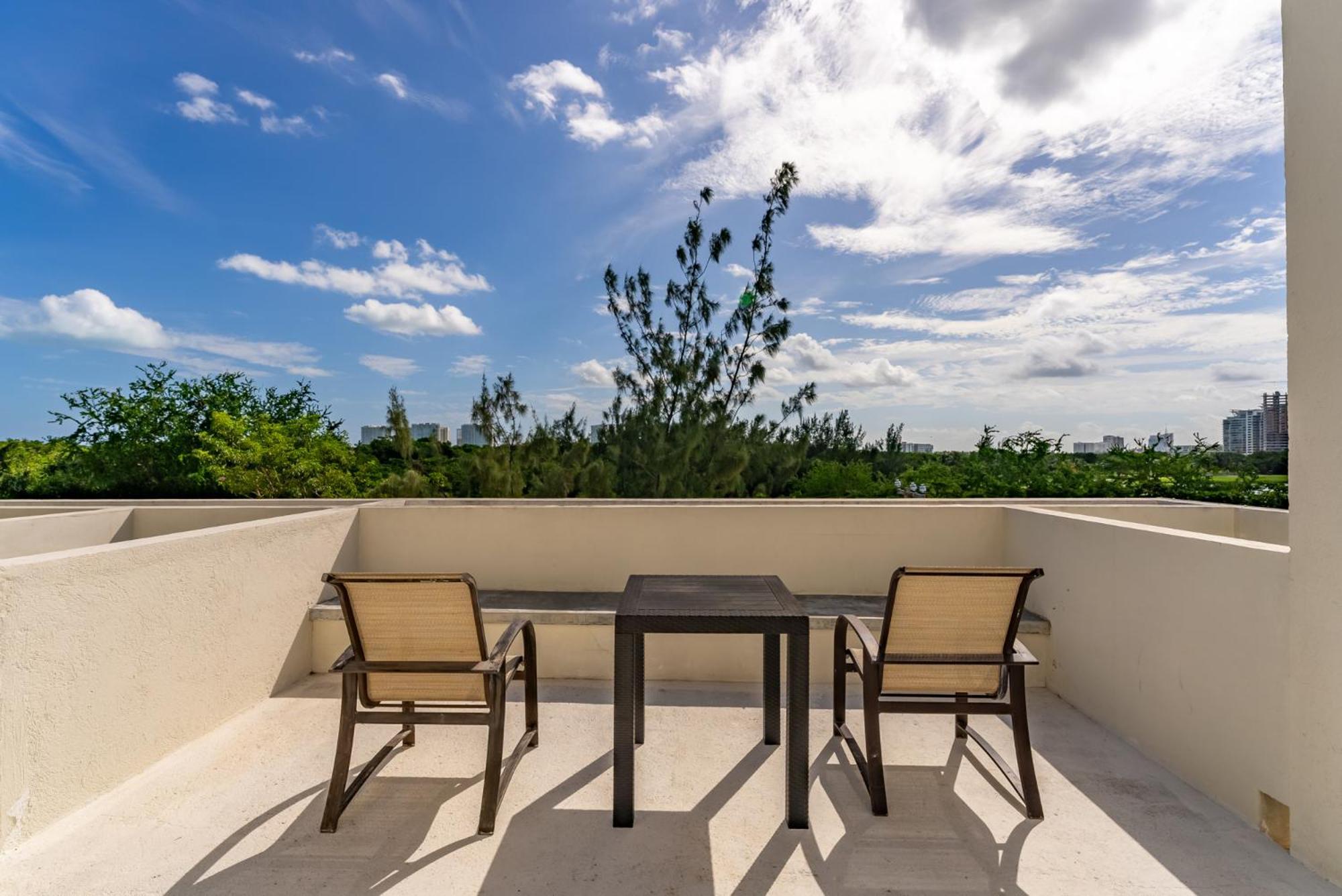 Bed Away Studios Cancún Exterior foto